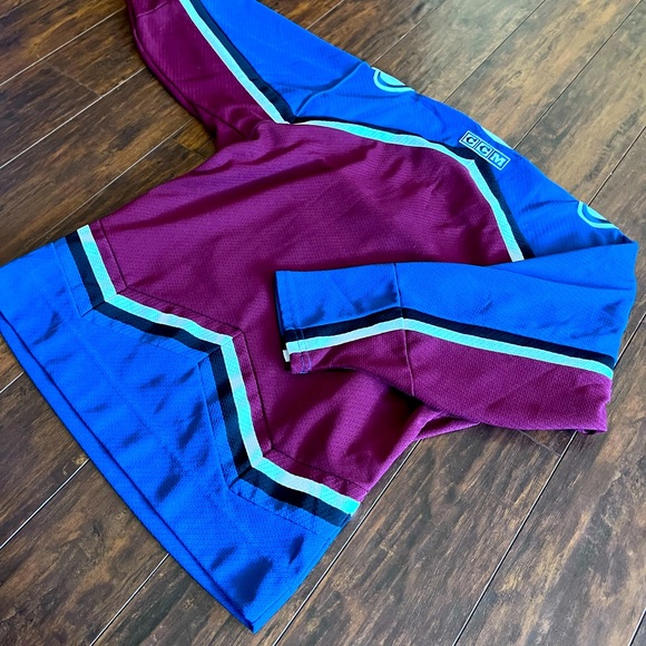 🚨RETRO COLORADO AVALANCHE JERSEY🚨 - Picture 3 of 4
